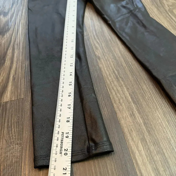 Spanx Women's Faux Leather Leggings Size Small Black Cropped Tummy Control - Picture 4 of 6